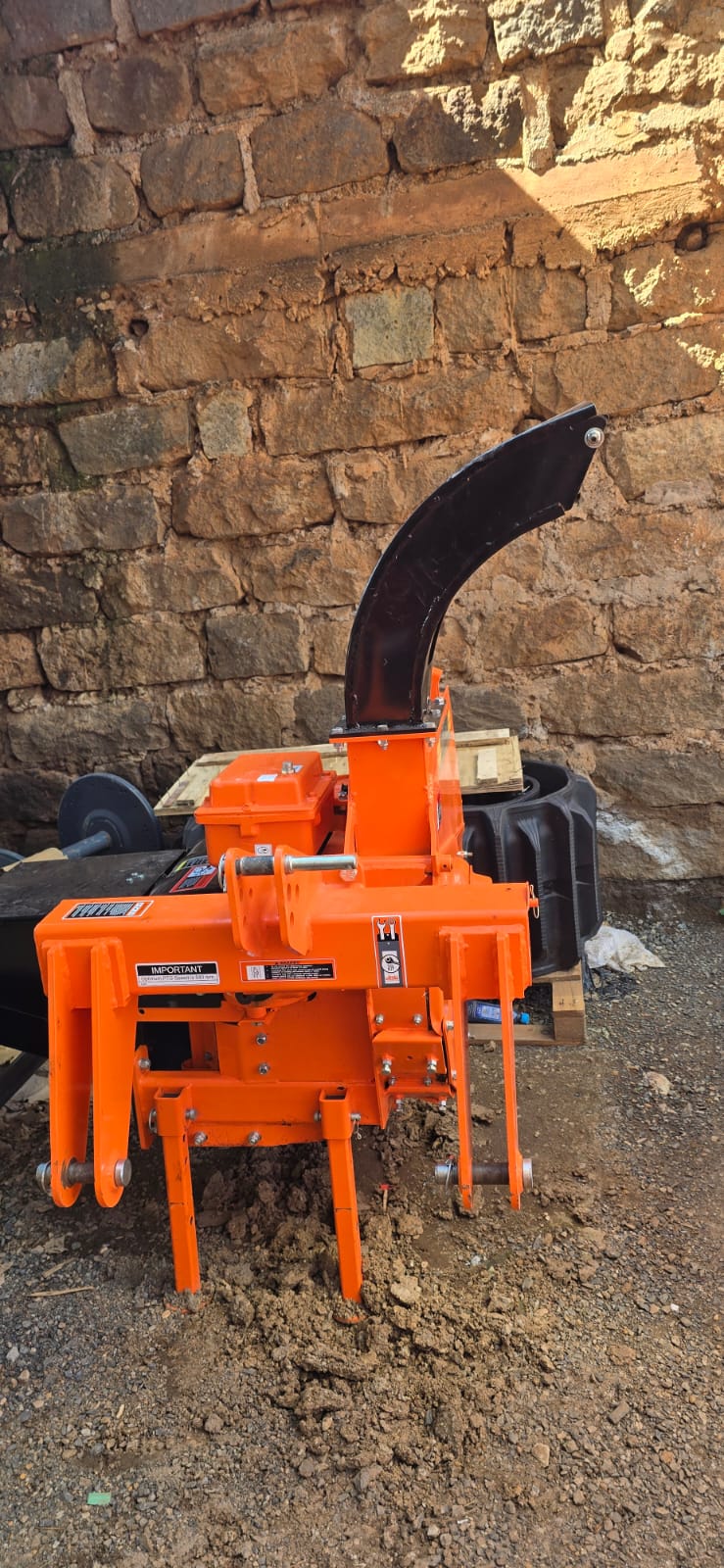 Tractor-mounted mobile shredder with discharge chute